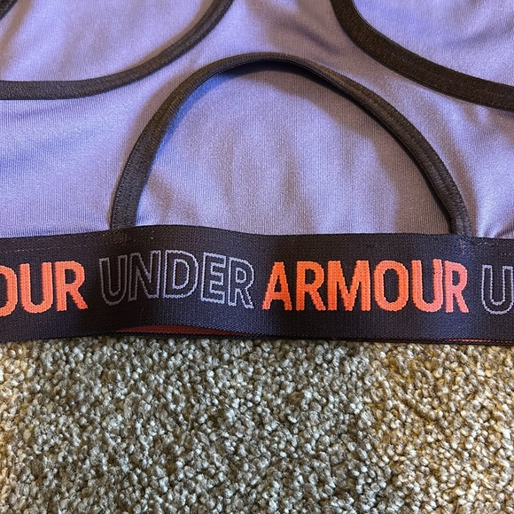 Girls Under Armour sports bra - Picture 4 of 5